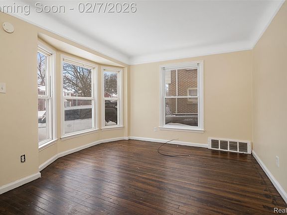 3rd image of 19302 Meyers Rd