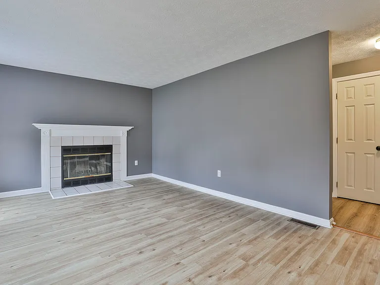 54 Vandora Dr — Photo 9