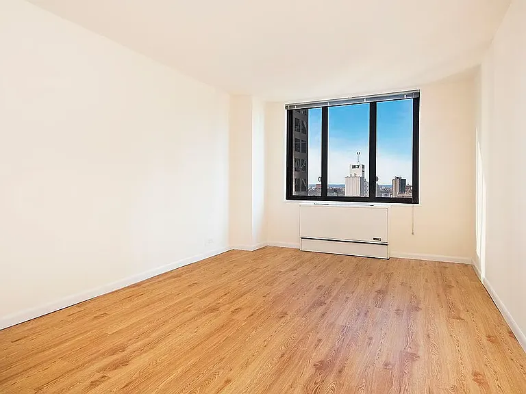 211 W 56th St #J25 — Photo 4