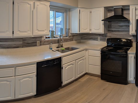 3rd image of 4281 S Orchard Ave