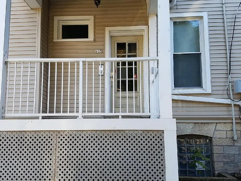 625 E Pleasant St — Photo 1