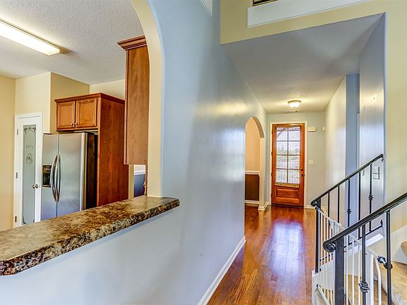 4th image of 30 Meadow Dr