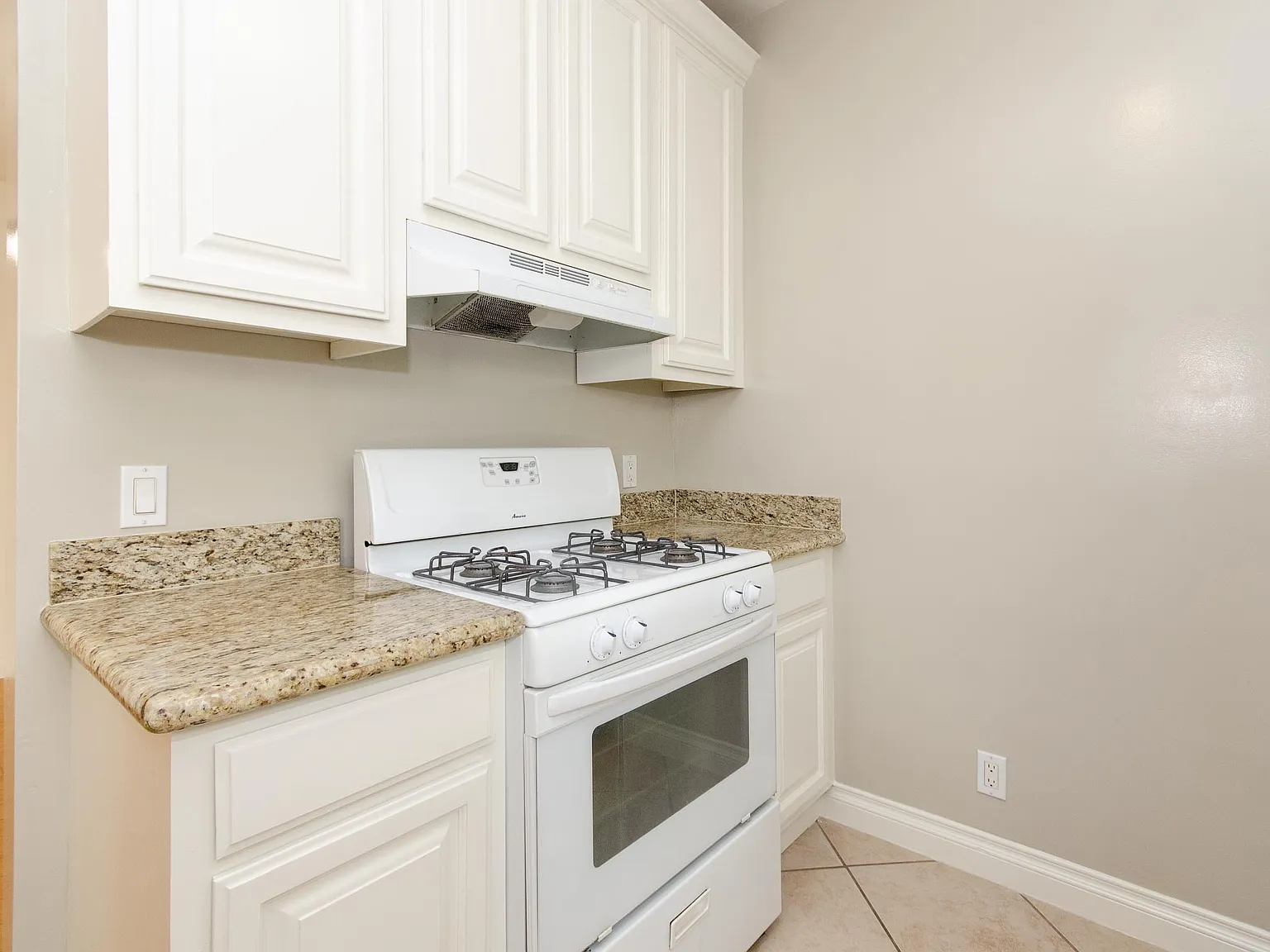 2 bed, 1.5 bath, 1000 sqft, $3,395 — Photo 4