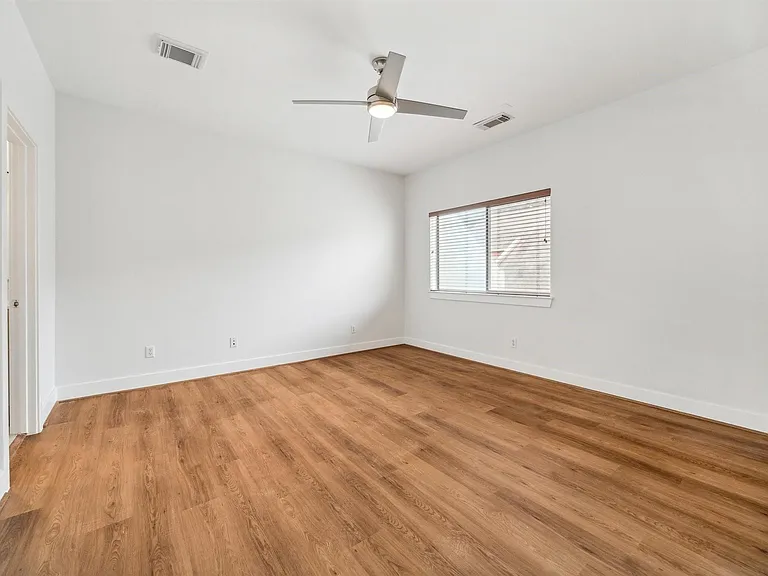 4427 Eigel St — Photo 12