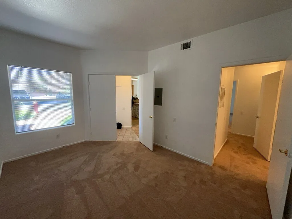 2 bed, 2.0 bath, 1090 sqft, $1,400 — Photo 2
