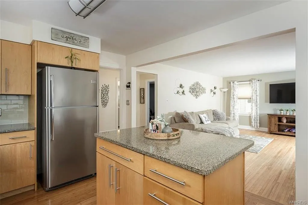 3 bed, 1432 sqft, $2,200 — Photo 4