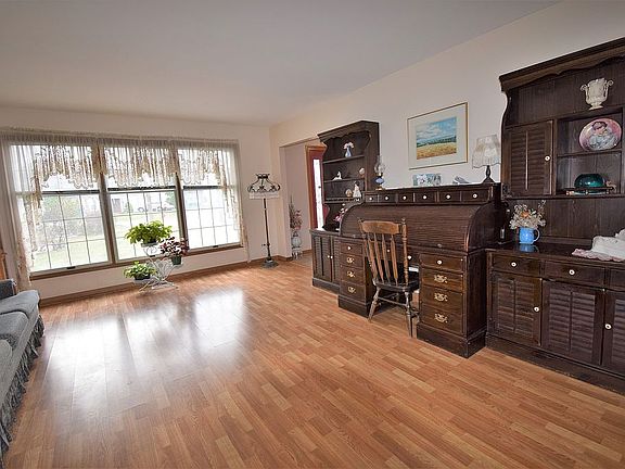 Sunny Living Rm - other side