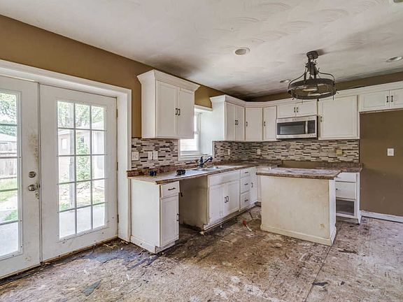 2nd image of 836 Hilock Ave