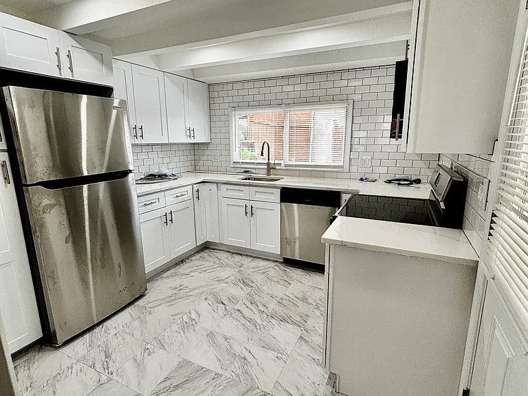 131 McClellan St — Photo 9