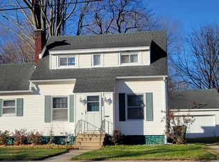 112 N Lincoln Ave, Three Rivers, MI 49093