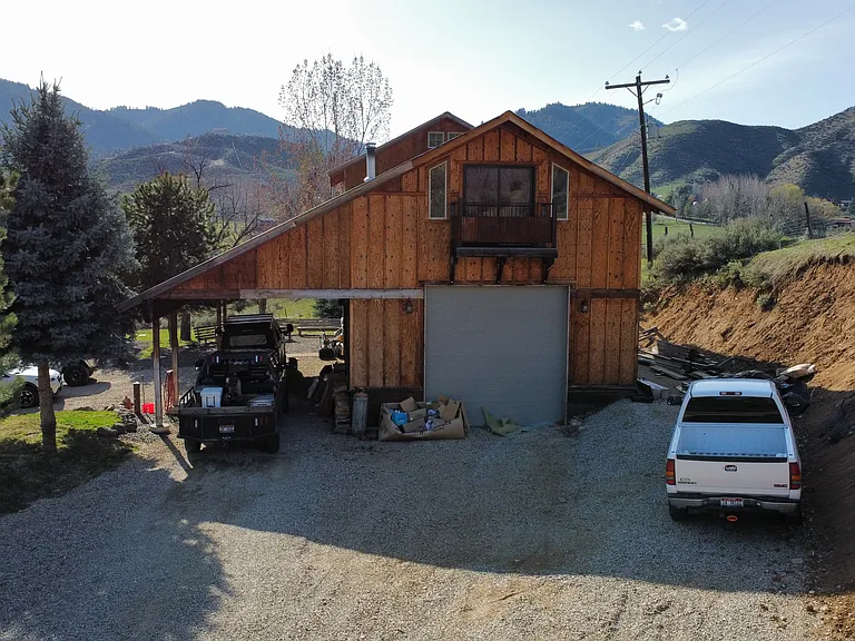 2080 Highway 21 — Photo 10