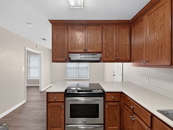 5th image of 1627 Fresno St