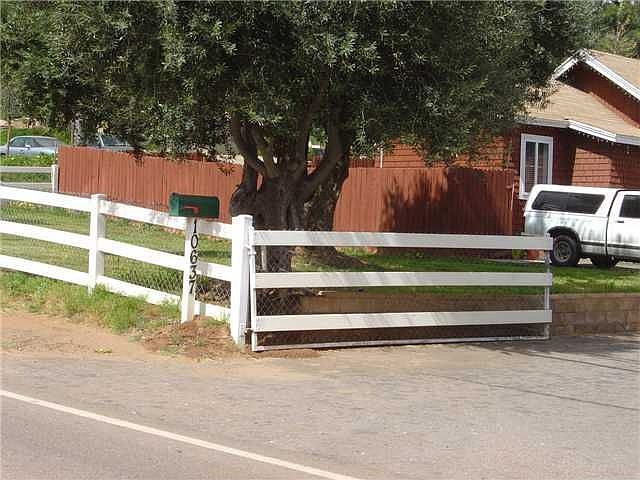 1st image of 10637 Oak Creek Dr