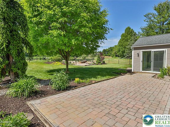 4th image of 4074 Old Sentry Rd S