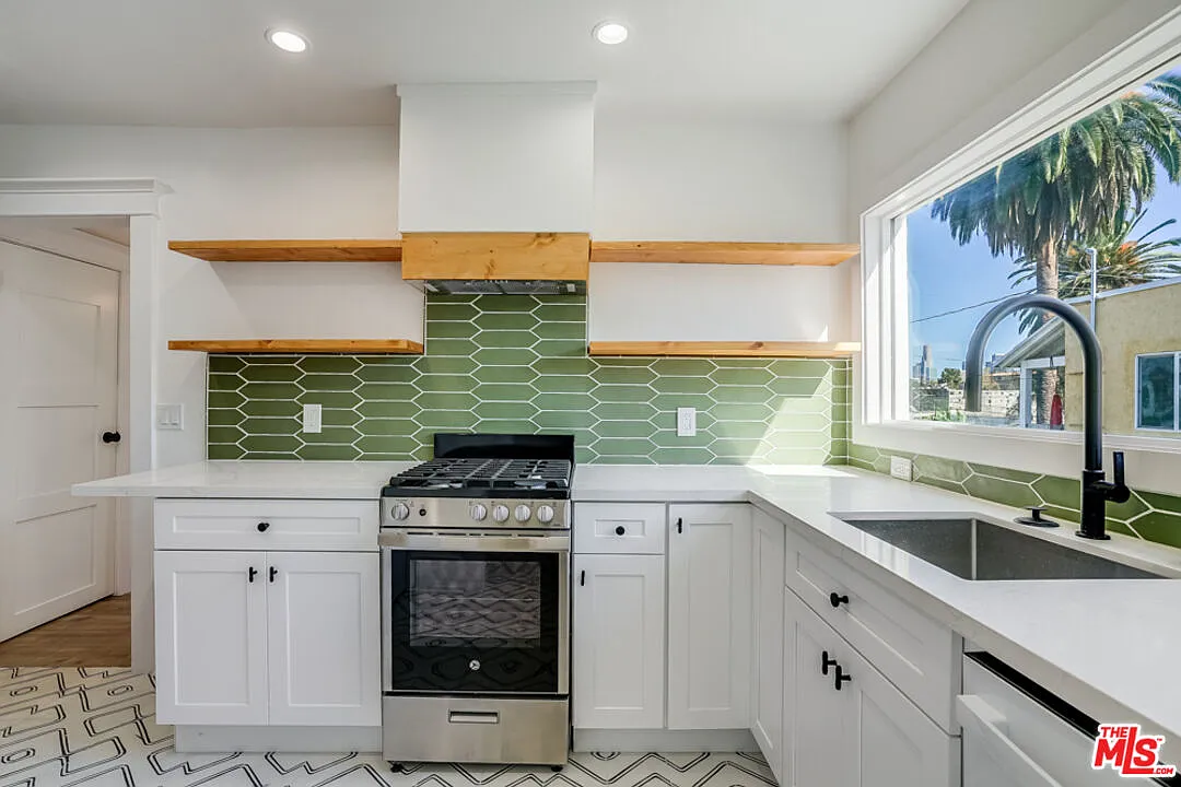 2 bed, 1.0 bath, 900 sqft, $3,750 — Photo 1