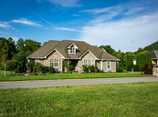 1939 Vickers Ln, Sevierville, TN 37876