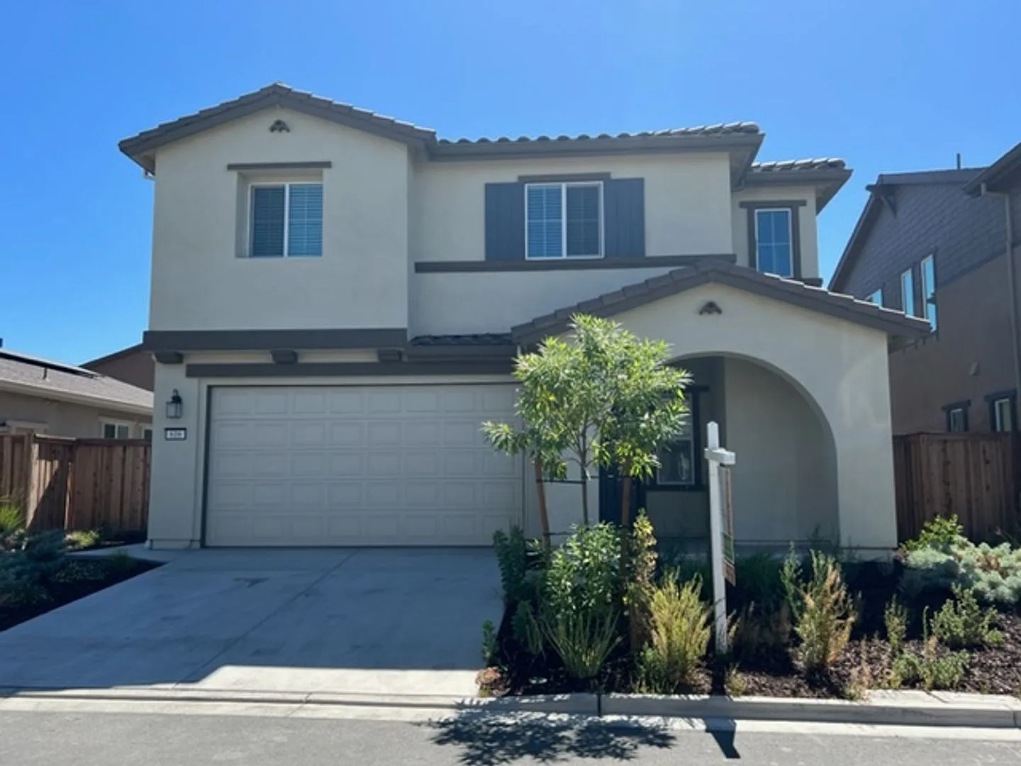 Gorgeous 4 Bedroom, 3 Bathroom Home in Oakley with SOLAR! — Photo 1