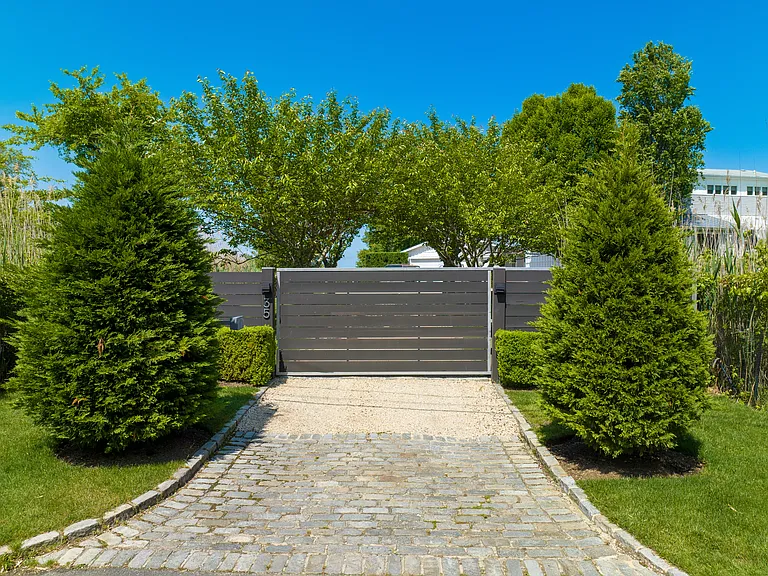 35 Edgemere Dr — Photo 22