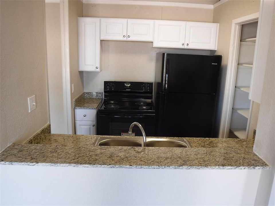 1st image of 205 N Columbia Dr APT 9
