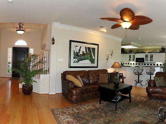 4th image of 1017 Palm Desert Dr