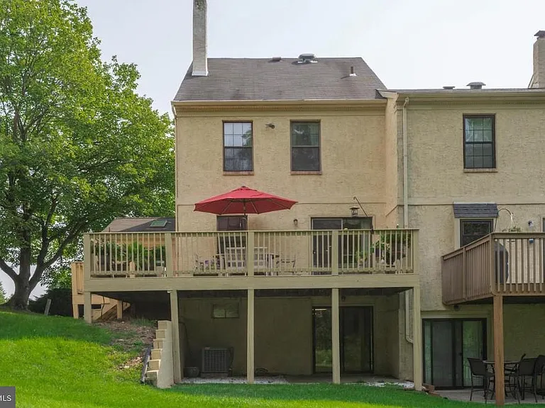 2074 Yorktown S — Photo 40