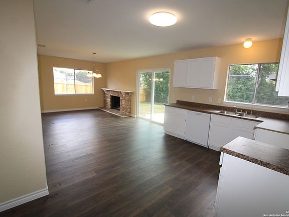 4th image of 2706 Lakedon