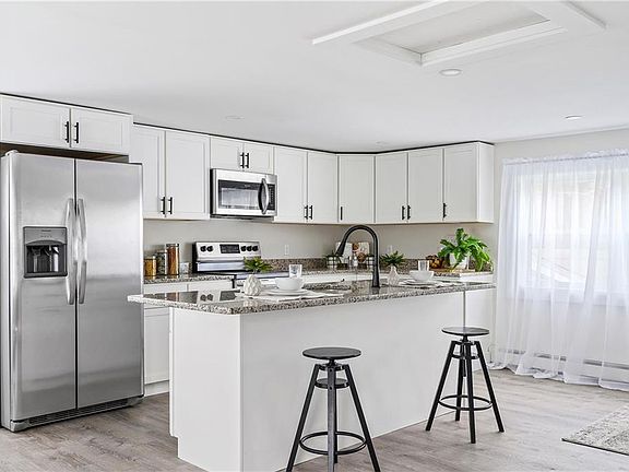 3rd image of 3 Carlton Ave