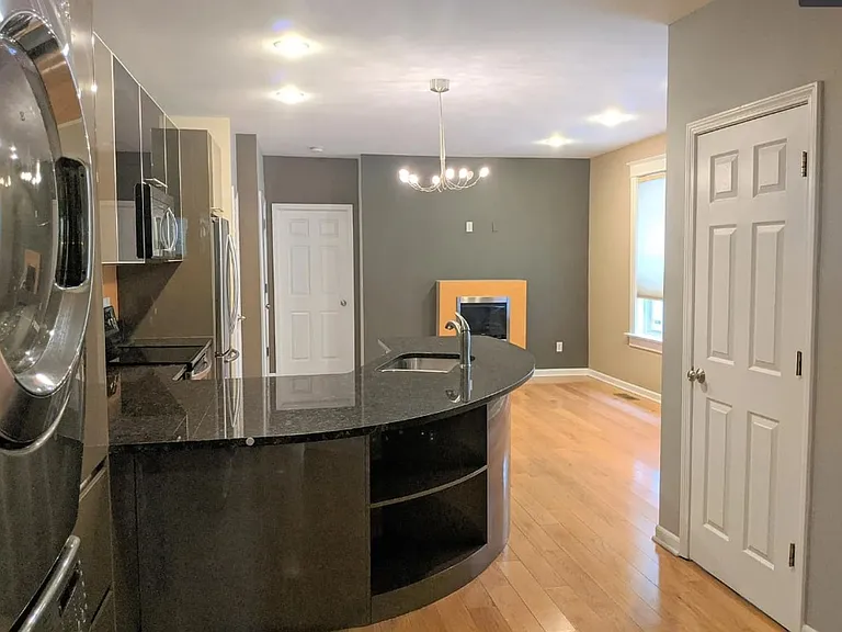 4164 W Pine — Photo 3