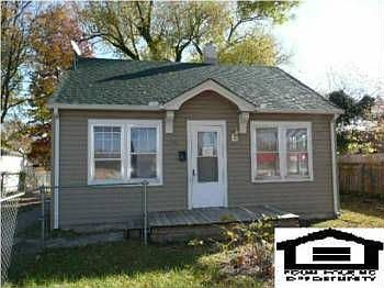 2nd image of 842 S Poplar St