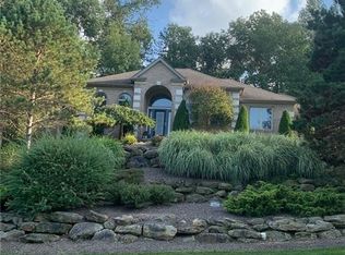 8125 Bainbrook Dr, Chagrin Falls, OH 44023