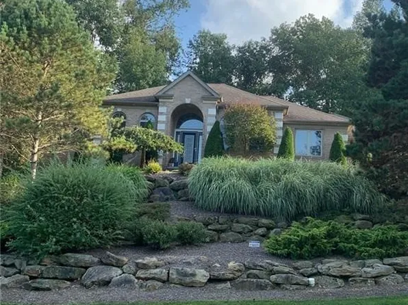 8125 Bainbrook Dr, Chagrin Falls, OH 44023