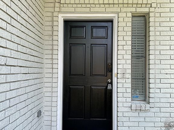 2nd image of 3841 Parkmont Dr