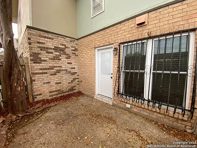 2811 Woodbury St #403 — Photo 17