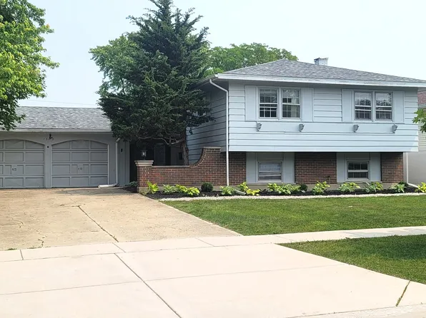 1360 Devonshire Ln, Hoffman Estates, IL 60169