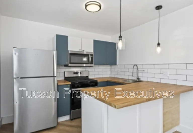 824 E 10th St #L — Photo 1