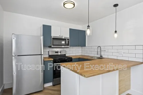 824 E 10th St #L Photo 1