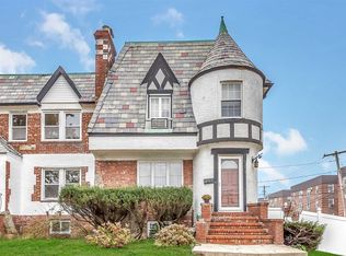 314 Cochran Pl, Valley Stream, NY 11581