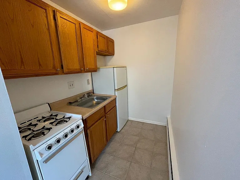 1456 N Farwell Ave — Photo 20