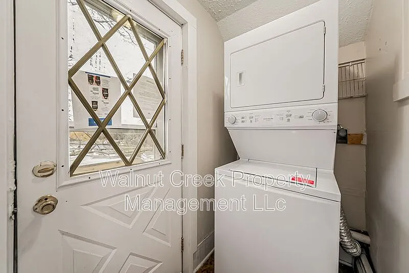 1 bed, 1.0 bath, 700 sqft, $1,100 — Photo 2
