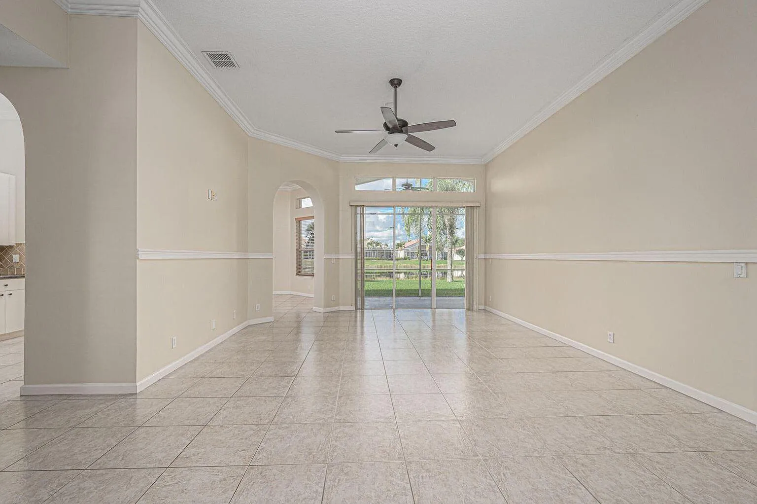 4 bed, 2.0 bath, 2487 sqft, $3,100 — Photo 2
