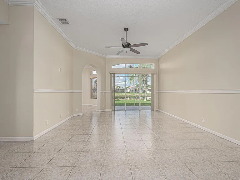 137 NW Magnolia Lakes Blvd — Photo 2