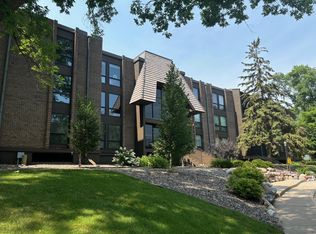6075 Lincoln Dr APT 201, Edina, MN 55436