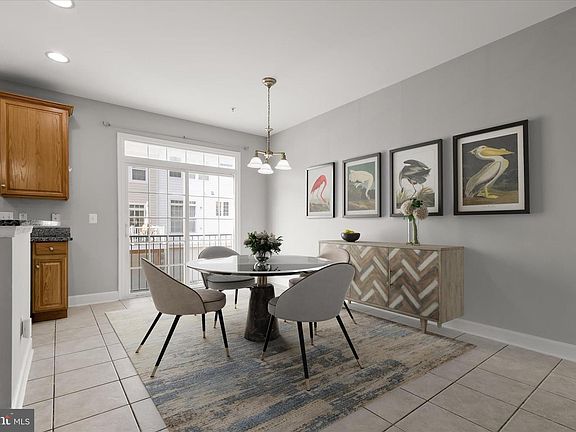 4th image of 563 Pelican Ave