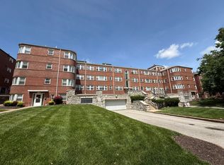 765 Westwood Dr, Saint Louis, MO 63105