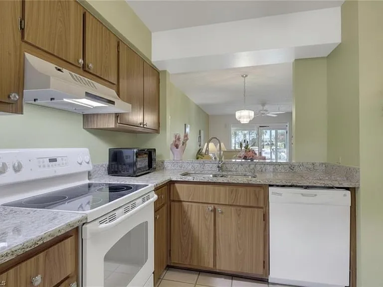 1025 Foxfire Ln #110 — Photo 5