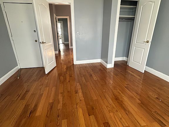 5th image of 915 22nd St #4R