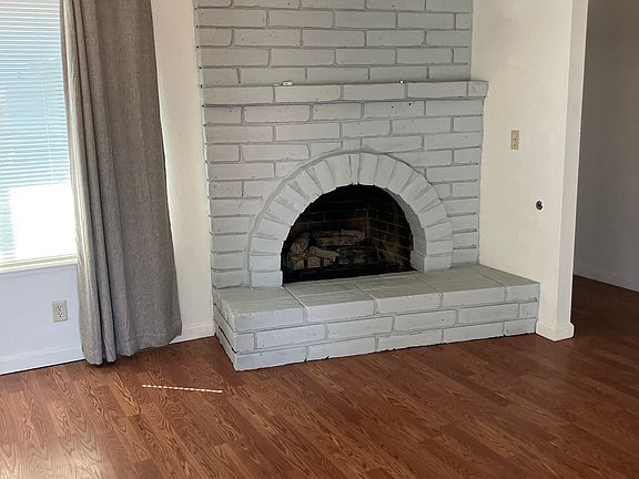 Gas fireplace