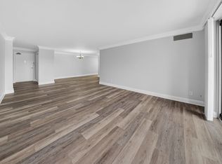 4977 Battery Ln APT 414, Bethesda, MD 20814