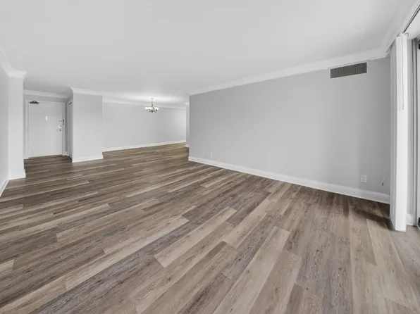 4977 Battery Ln APT 414, Bethesda, MD 20814