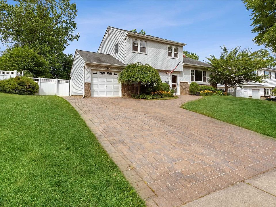 1st image of 10 Melissa Ln